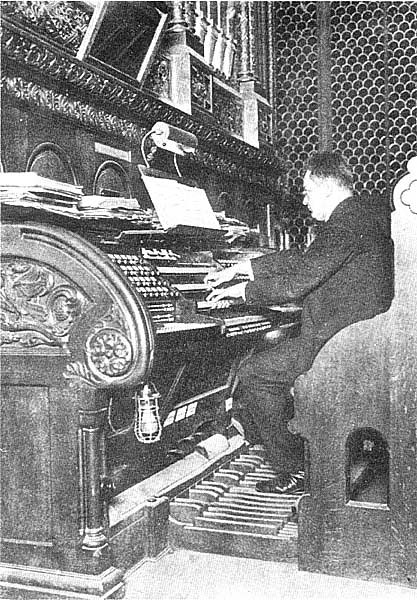 Walter Fisher at the organ of the Kaiser Wilhelm Gedächtniskirche in Berlin