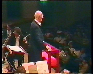 Greeting the Tokyo audience, 1986