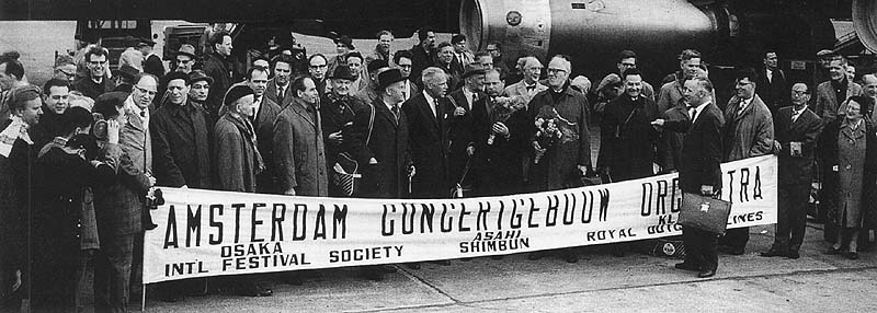 Concertgebouworkest arriving in Osaka, 1962