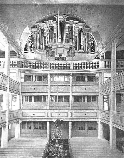Arnstadt, Bonifaciuskirche: view of church and organ