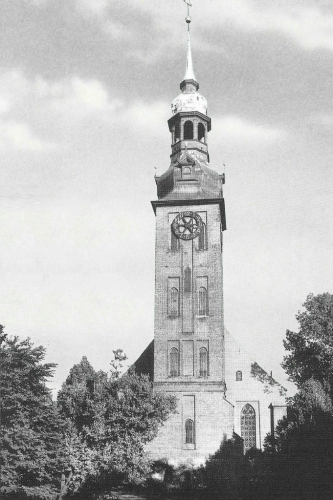 Der Turm der Neuro�g&auml;rter Kirche