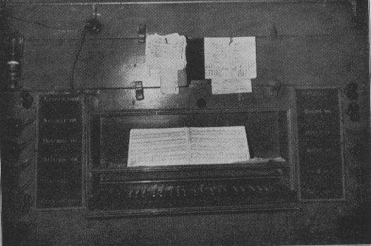 Spieltisch der Orgel der Franz&ouml;sisch Reformierte Kirche